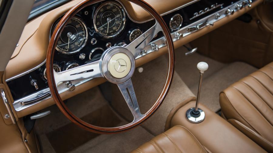 Интерьер Mercedes-Benz 300 SL Gullwing Coupe 1955 года  (фото 22 из 54)